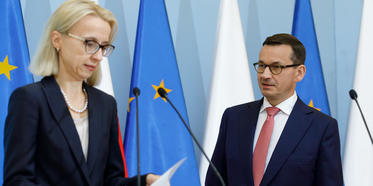 Na zdjęciu minister finansów Teresa Czerwińska oraz premier Mateusz Morawiecki