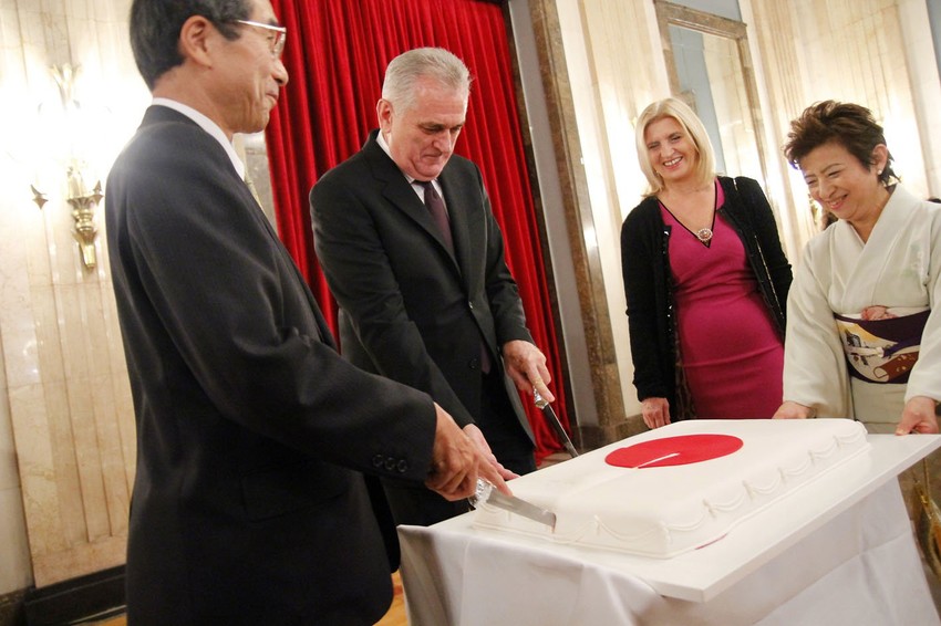 Nikolić i Cunozaki presekli su slavljeničku tortu