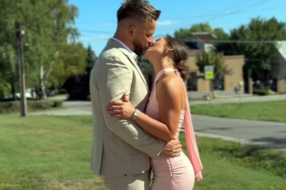 POZNATI PAR SE ZBOG RATA NA BLISKOM ISTOKU VRATIO U SRBIJU Sad pokazali kako spremaju Uskrs, a za ćerku imaju posebno iznenađenje