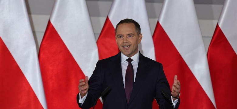 Najnowszy sondaż prezydencki po aferze z Nawrockim. Wyborcy niezrażeni?