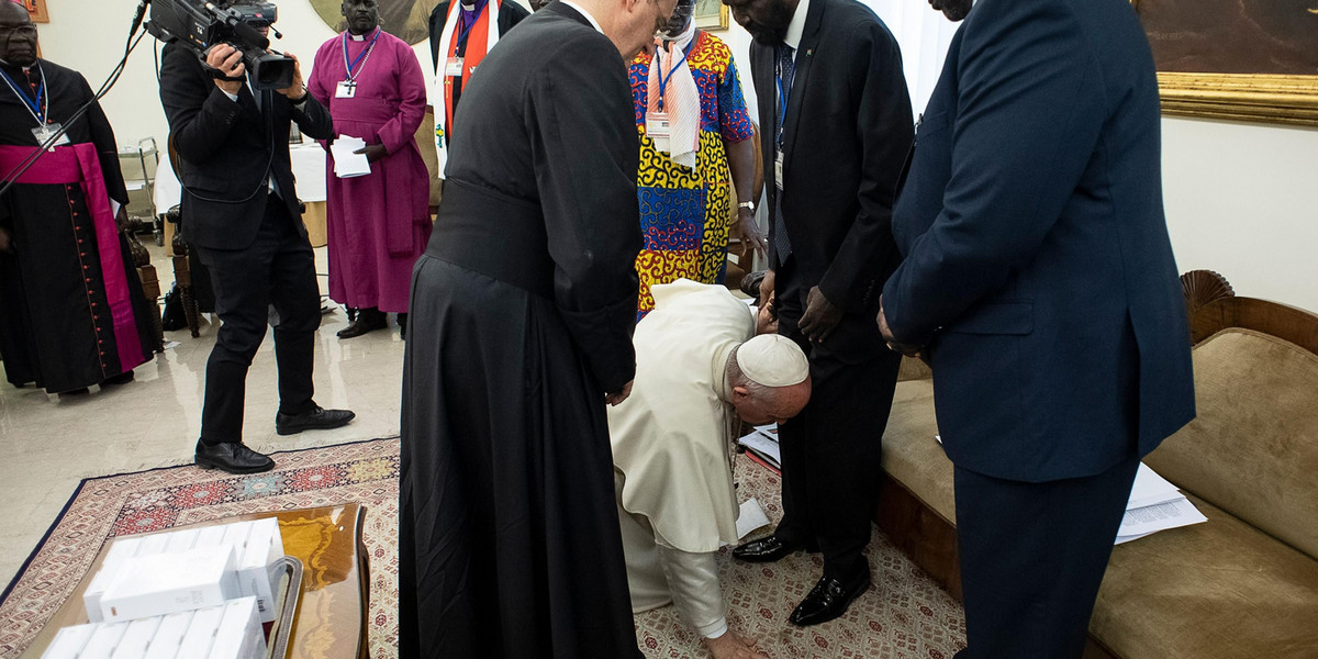 Niezwykły gest Franciszka. To zrobił prezydentowi Sudanu