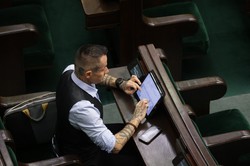 Poseł wstrząśnięty linczem na nauczycielkę z Kielna. Proponuje rewolucyjne zmiany