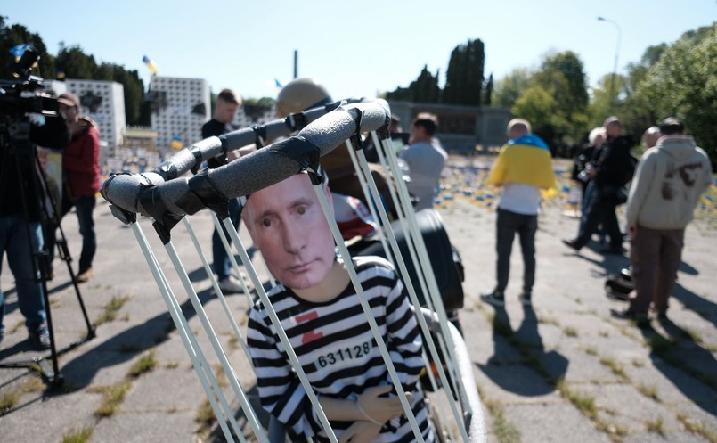 Cmentarz Mauzoleum Zołnierzy Radzieckich. Happening zorganizowany przez Euro Majdan