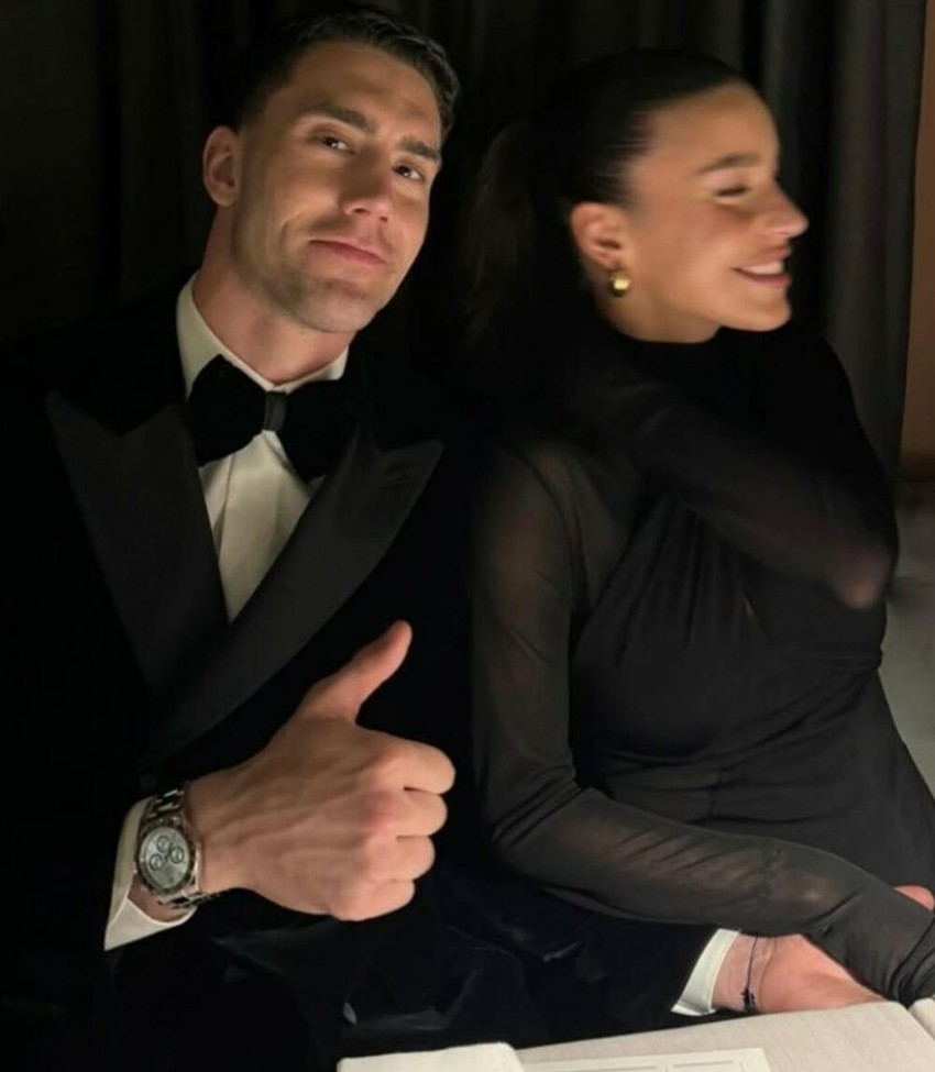 Vlahović sa devojkom