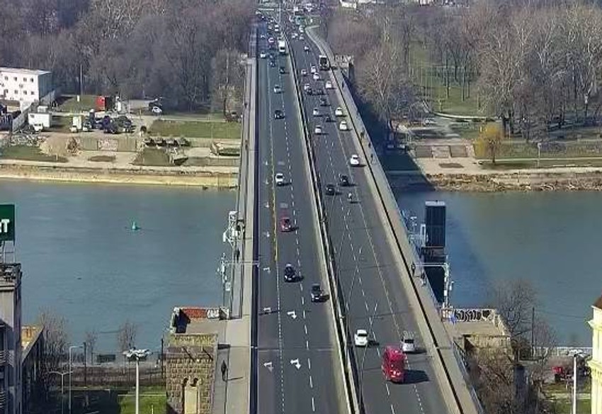 Brankov most prohodan