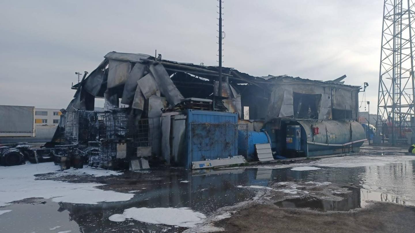 Požiar spôsobil škody na majetku vo výške takmer 500 000 eur. 
