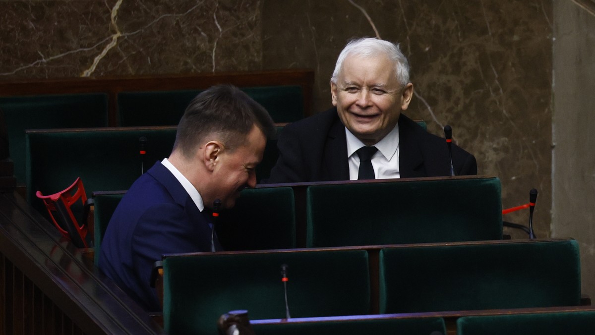 Jarosław Kaczyński i Mariusz Błaszczak w Sejmie