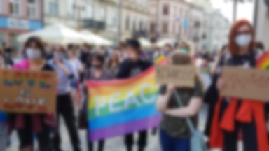 Dyrektor Human Rights Watch ds. praw LGBT: Komisja Europejska powinna wszcząć procedurę naruszeniową wobec Polski