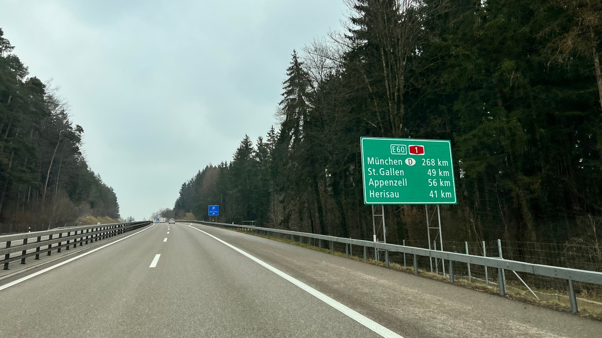 Prečo dopravné značky ukazujú inú vzdialenosť ako navigácia: Kam sa vlastne počítajú kilometre.