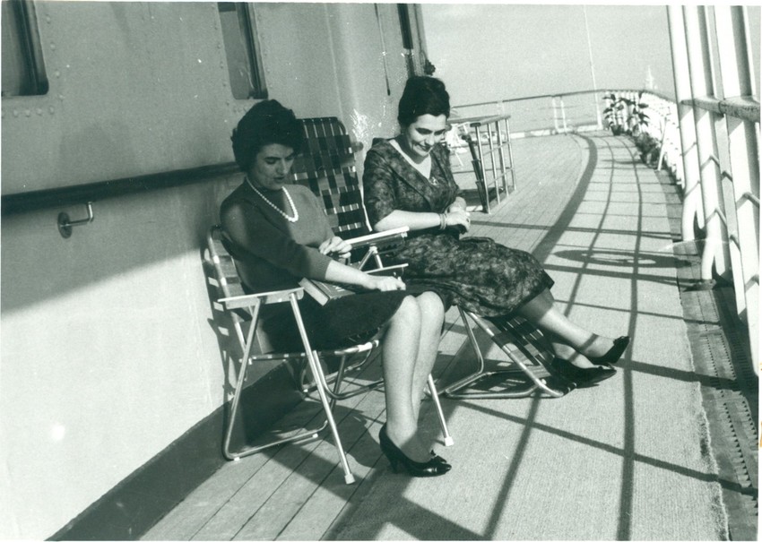 Jovanka Broz sa sestrom Nadom na brodu