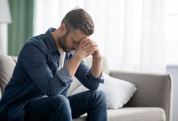 Szendvicsgeneráció - nagy a teher, amikor kisgyermekekről és idős szülőkről is gondoskodni kell