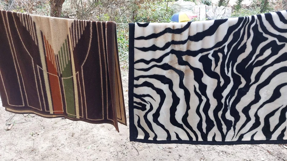 Ćebad sa tragovima oprane krvi bila su raširena u dvorištu kuće neposredno posle ubistva