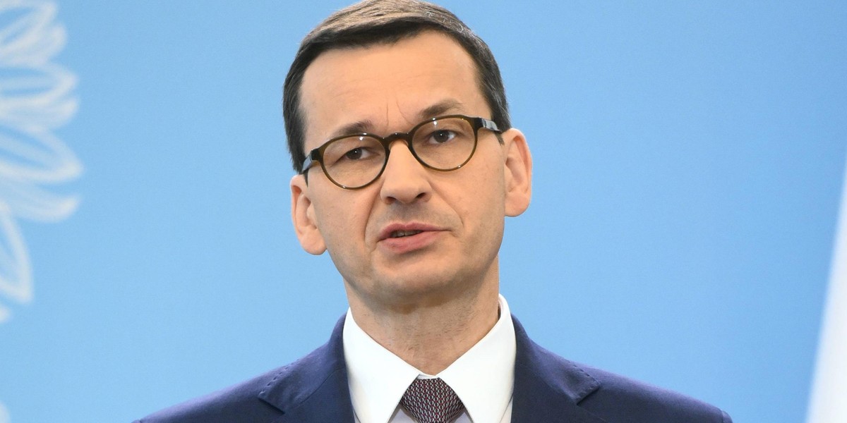 Morawiecki cenzurował znaną piosenkarkę? Tak twierdzi autor książki „Delfin”