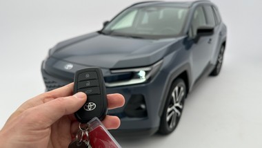 sprawdziłem nową toyotę rav4. szczerze? spala 3,7 l/100 km, a cena w polsce to prawdziwy hit