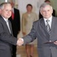 Jarosław Kaczyński odbiera nominację na premiera od prezydenta Lecha Kaczyńskiego