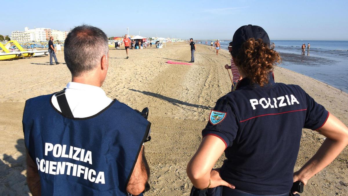 Włochy Rimini policja plaża gwałt turyści podróże