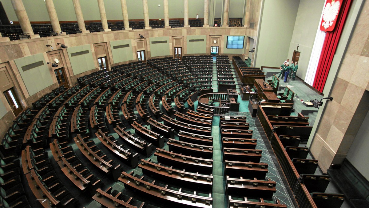 Projektem rozporządzenia ws. ogólnopolskiej Karty Dużej Rodziny zajmie się rząd na jutrzejszym posiedzeniu. Karta ma trafić do rodzin z co najmniej trójką dzieci i uprawniać do zniżek, np. w obiektach sportowych.