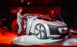 Przełomowe Audi Aicon z zasięgiem ponad 800 km jedzie do produkcji. Zaprojektował je Polak