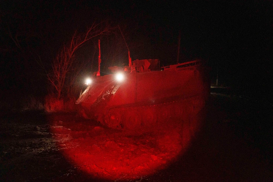 Ukrajinsko oklopno vozila bataljona Skala vraća se sa položaja na liniji fronta ka Pokrovsku 25. decembra