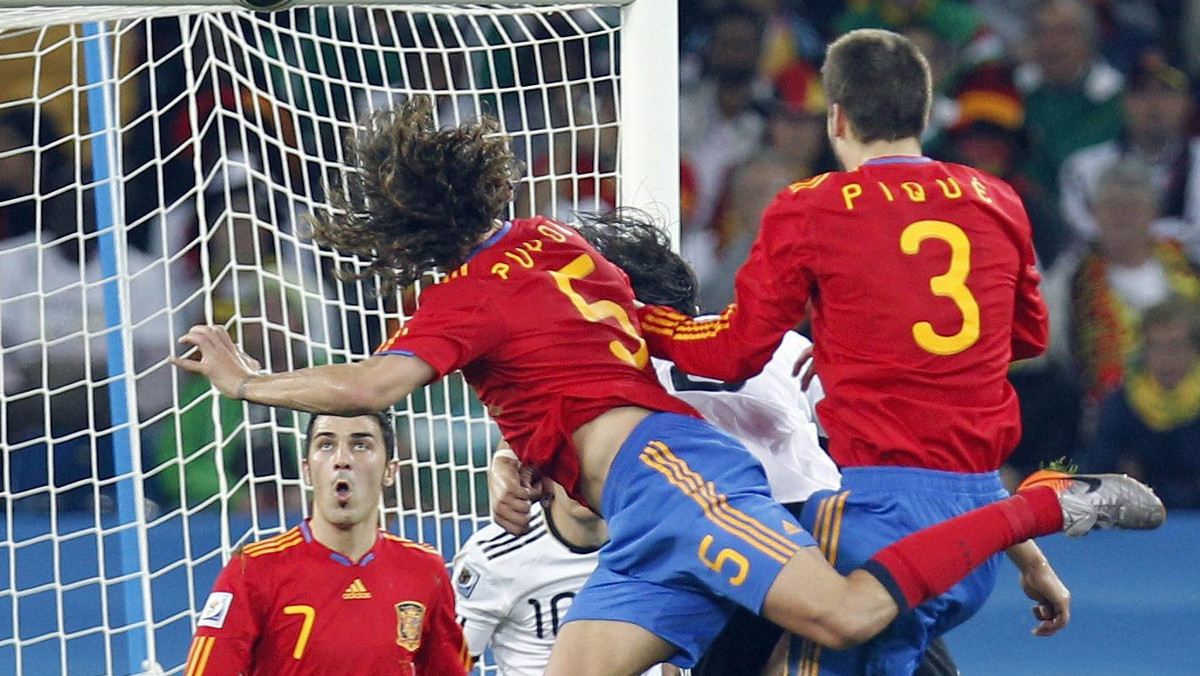 Carles Puyol - waleczne serce i najtwardsza głowa. Wciąż udowadnia, że obrońca też może być wirtuozem piłki. Jego gol dał finał Hiszpanii na MŚ w RPA.