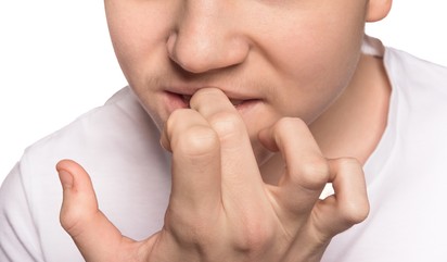 Stresszes, rágja a körmét, bőrét? Ez az egyszerű módszer segíthet leszokni