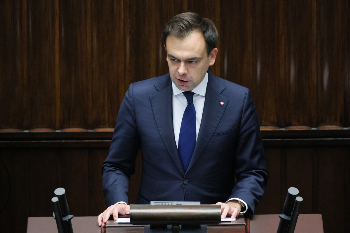 Warszawa, 10.10.2024. Minister finansów Andrzej Domański na sali plenarnej Sejmu w Warszawie, 10 bm. W Sejmie rozpoczęło się pierwsze czytanie projektu ustawy budżetowej na 2025 r. Do końca stycznia przyszłego budżet państwa musi trafić do prezydenta do podpisu. (jm) PAP/Paweł Supernak