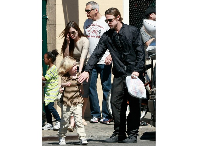 Angelina Jolie i Brad Pitt ze swoimi dziećmi