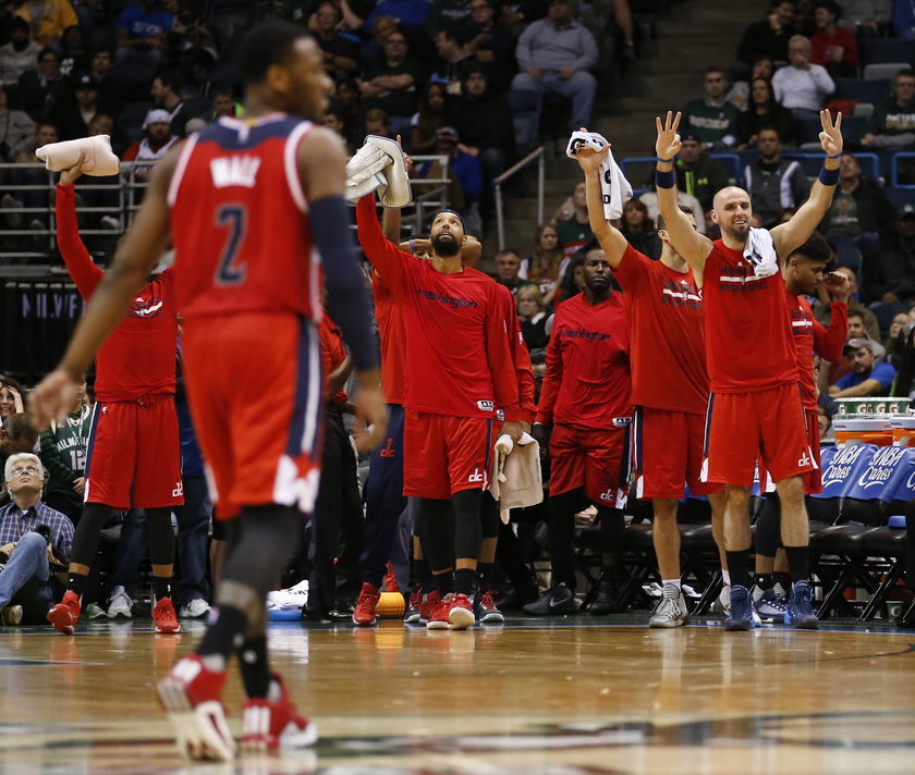 Gortat i spółka wreszcie wygrywają. Dobry mecz Polaka