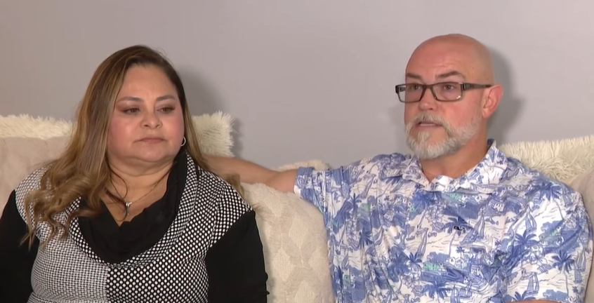 Rodičia Shawn a Lorena sa o Alex neustále starajú.