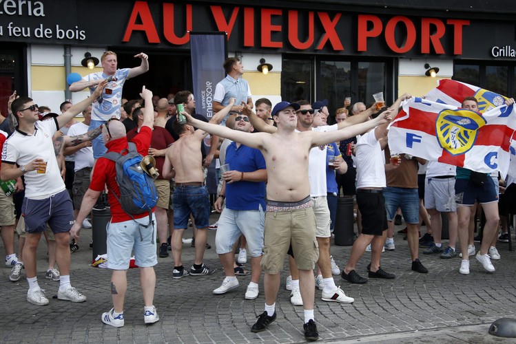Kolejne zamieszki w Marsylii. Bili się angielscy i rosyjscy kibice