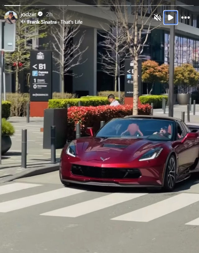 Jodžir vozi besnu mašinu