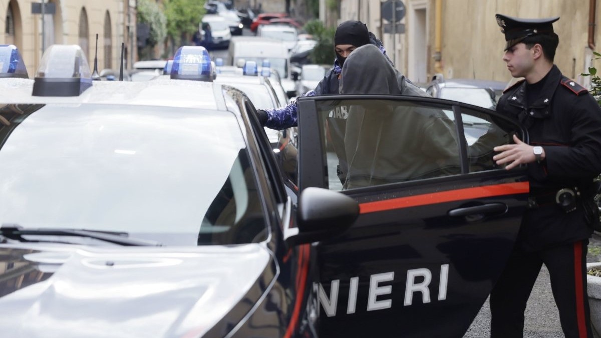 Un român din Italia a primit ani grei de închisoare pentru o crimă comisă în contul unei datorii. A izbucnit în lacrimi când judecătorii au citit sentința