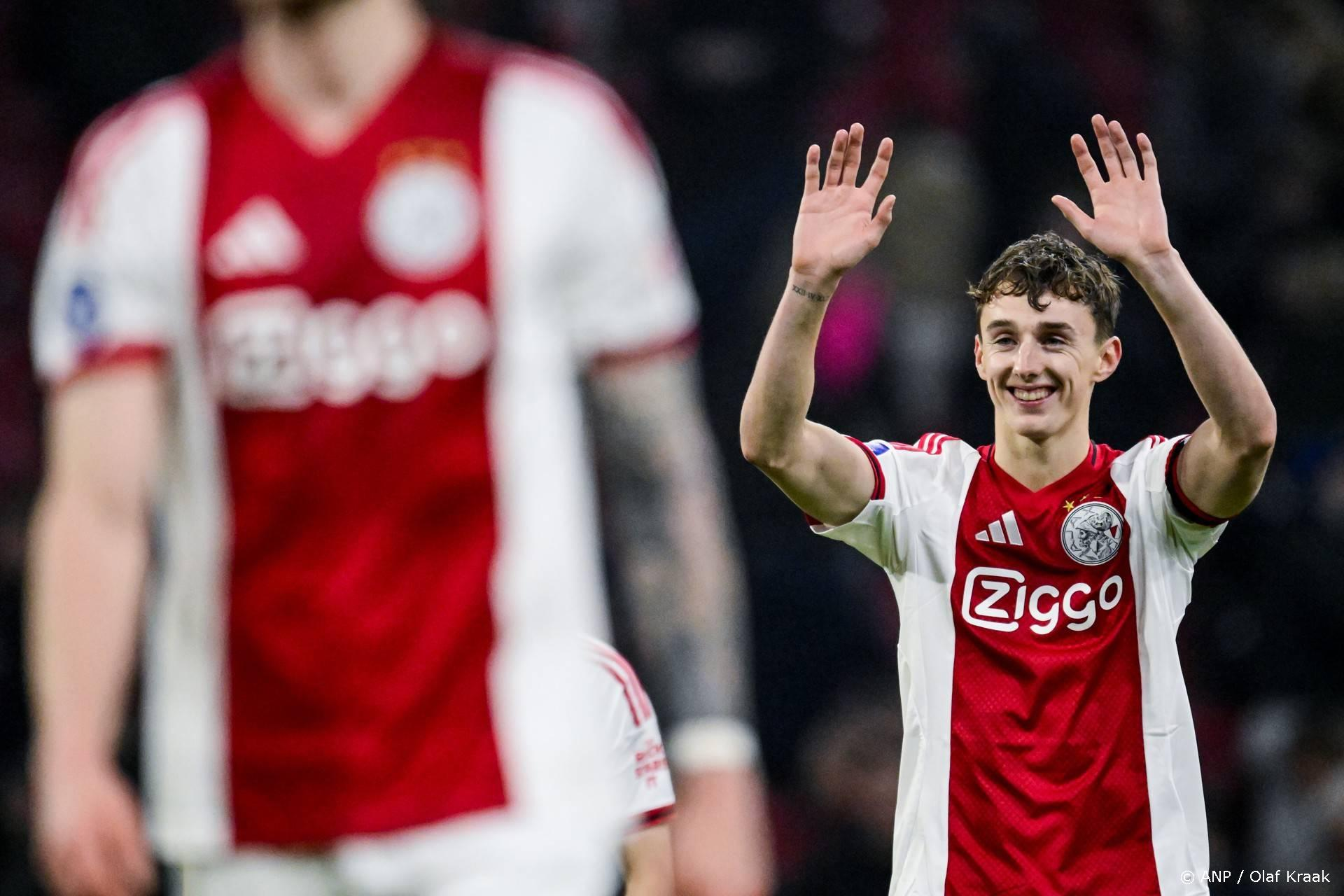 2-0 zege dankzij Baas: Ajax klimt naar plek 2 in strijd om CL-ticket