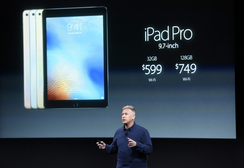 Philip "Phil" Schiller podczas prezentacji nowego iPada Pro w siedzibie Apple w Cupertino w Kalifornii, USA. 21.03.2016