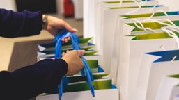 zmiana modelu zarządzania merchem z projektowego na systemowy - odciążenie działów hr i marketingu