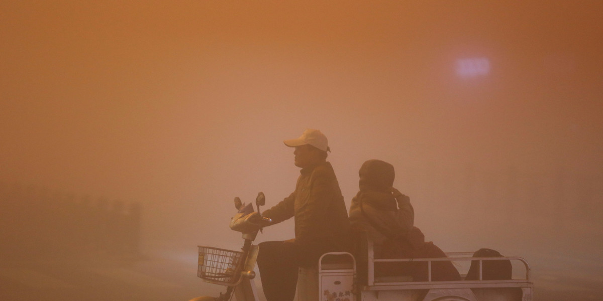 29 eerie photos that show just how polluted China's air has become
