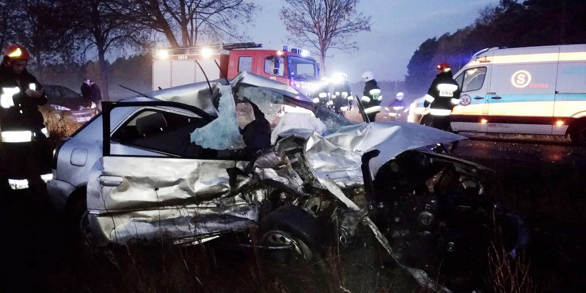 Lubuskie: Audi zderzyło się z busem. Zginął kierowca. Była gęsta mgła