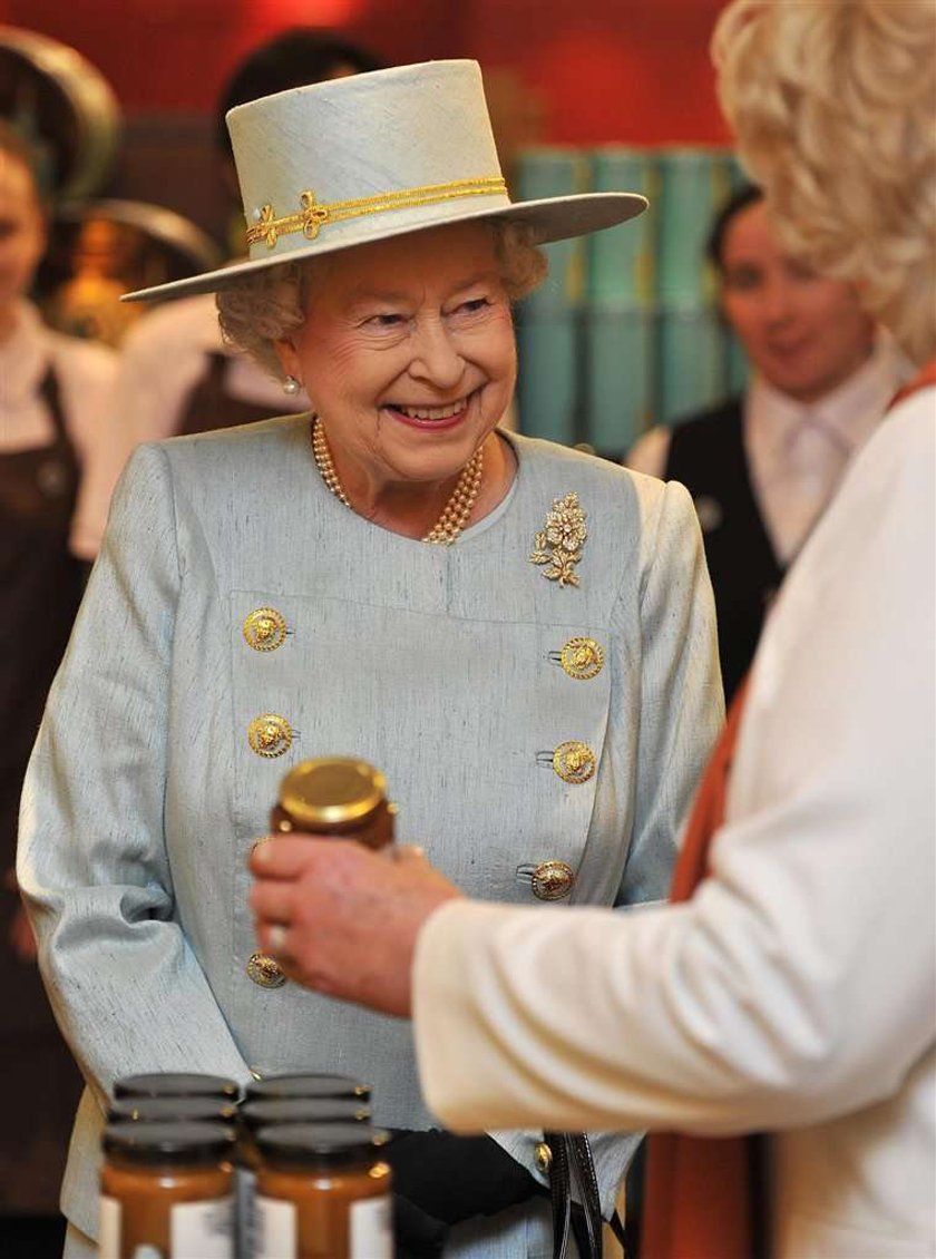 Kate, Camilla, Elżbieta II Fortnum And Mason