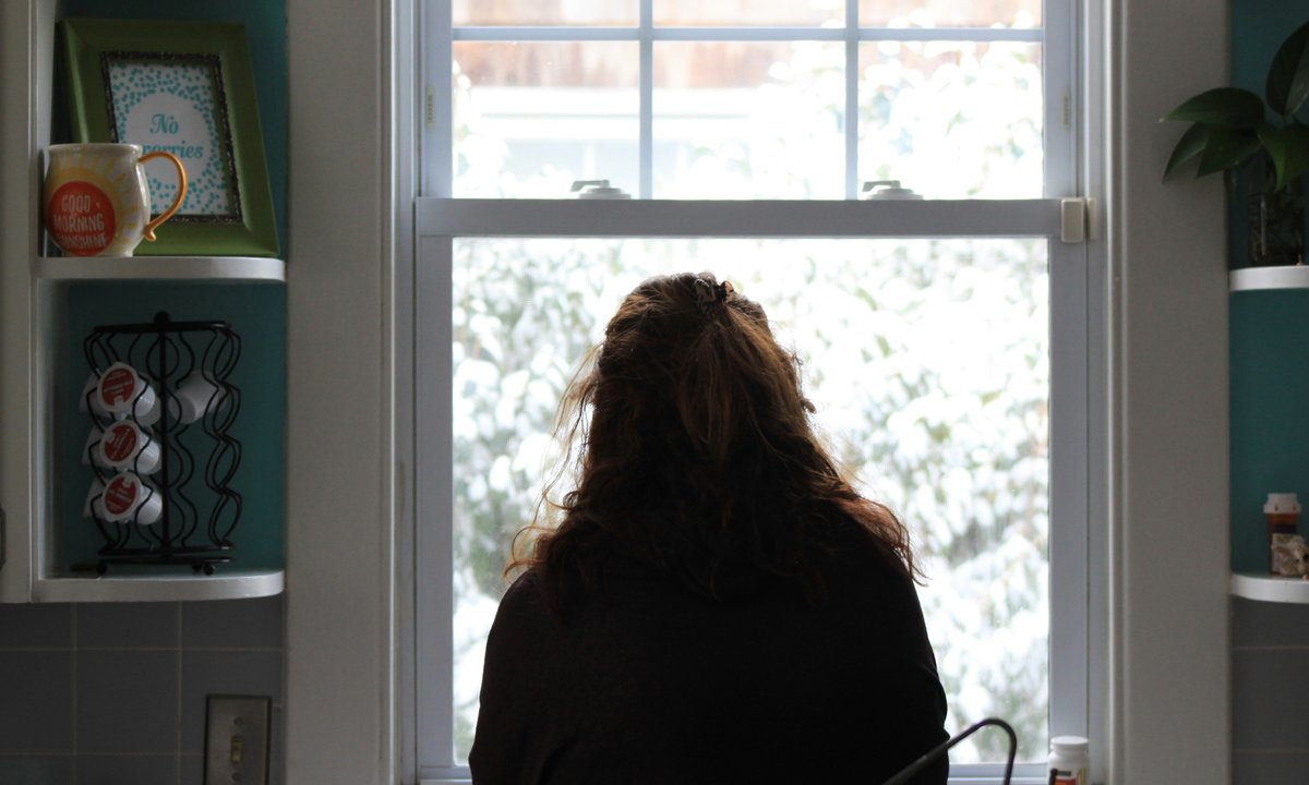 Skazane na nudę w małych miastach. "Ośrodek kultury, biblioteka i brak możliwości wejścia na wózku"