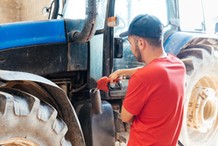 Tańsze paliwo dla rolników: obniżenie akcyzy i VAT na paliwa silnikowe. KRIR apeluje do premiera Donalda Tuska o pilne działania