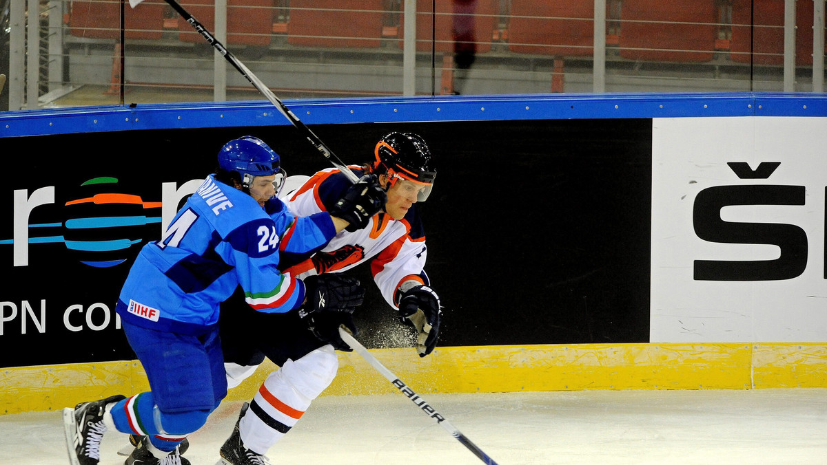W odbywającym się w Budapeszcie turnieju grupy A hokejowych mistrzostw świata I Dywizji Włochy wygrały z Holandią 3:2, a Węgrzy pokonali 6:3 Koreę Płd.