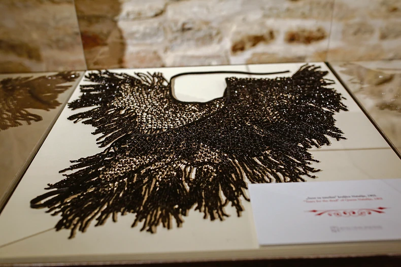 Deo crnine koju je nosila kraljica Marija nakon što je kralj Aleksandar ubijen