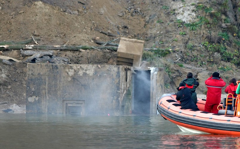Operacja zepchnięcia schronu z klifu w Gdyni-Orłowie