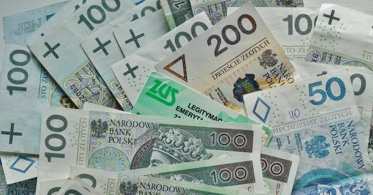 1500 zł bez umowy od ZUS. Kto może skorzystać ze świadczenia?