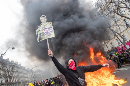 Francja ma problem. Protesty mogą zniszczyć turystkę i linie lotnicze