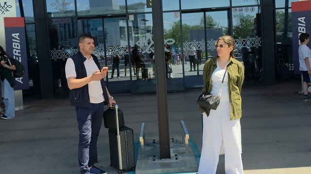 Nadica Ademov na aerodromu