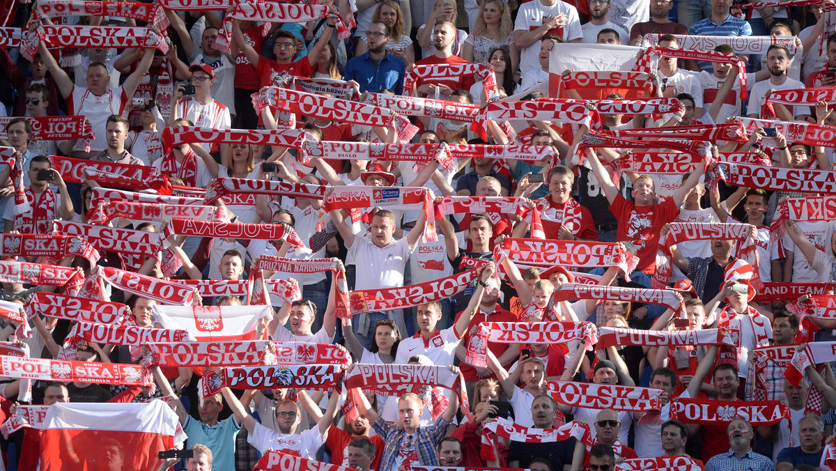 Nie będzie stref kibica Euro 2016 w Gdyni i w Sopocie, w Gdańsku wciąż trwają na ten temat rozmowy. Póki, co jedynym miejscem w Trójmieście, gdzie kilkaset osób będzie mogło za darmo oglądać mecze piłkarzy, będzie plaża w Brzeźnie. To prywatna inicjatywa znanego piłkarza ręcznego, Artura Siódmaka, którego wspiera tutaj miasto Gdańsk, PGE - Polska Grupa Energetyczna i Coca Cola.