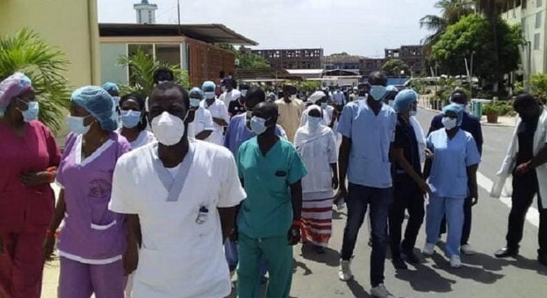 Marche des agents de santé à Thiès