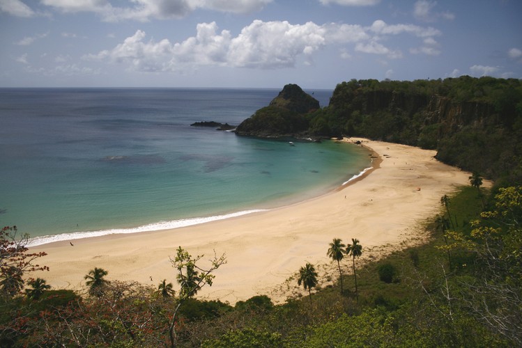 Baia do Sancho w Brazylii. Użytkownicy Tripadvisor twierdzą, że jest to jedna z najładniejszych plaż na świecie, jaką kiedykolwiek widzieli.