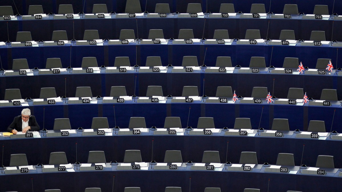 Parlament Europejski przyjął rezolucję dotyczącą budżetu UE na lata 2014-2020, w której odrzuca porozumienie wynegocjowane przez szefów państw i rządów na szczycie w lutym.